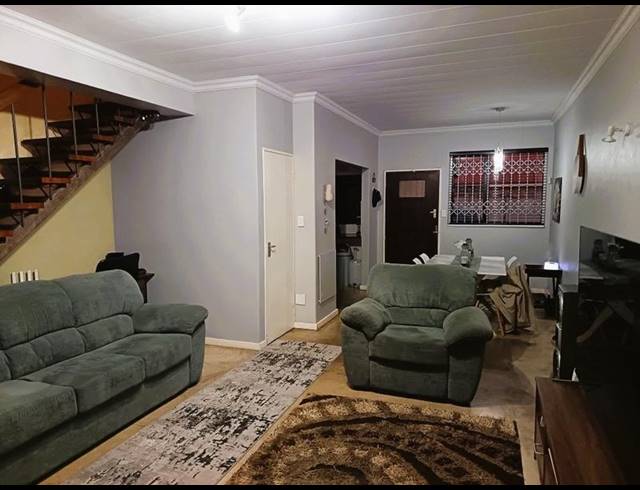 2 BEDROOM APARTMENT FOR SALE IN LYTTELTON MANOR